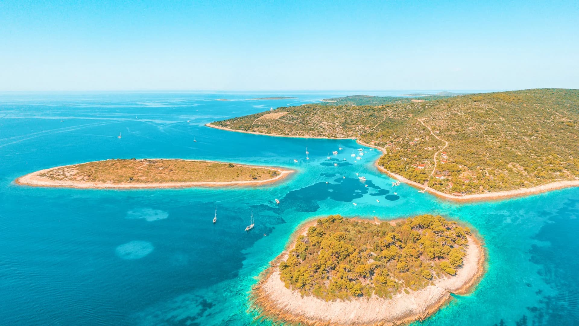 The Blue Lagoon between Krknjaši and Drvenik Veli seen from the air — Blue Lagoon & Trogir — Half Day